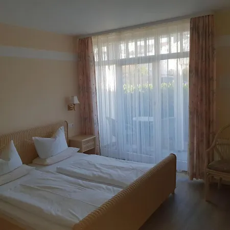 Rosenhof 3* Kuehlungsborn